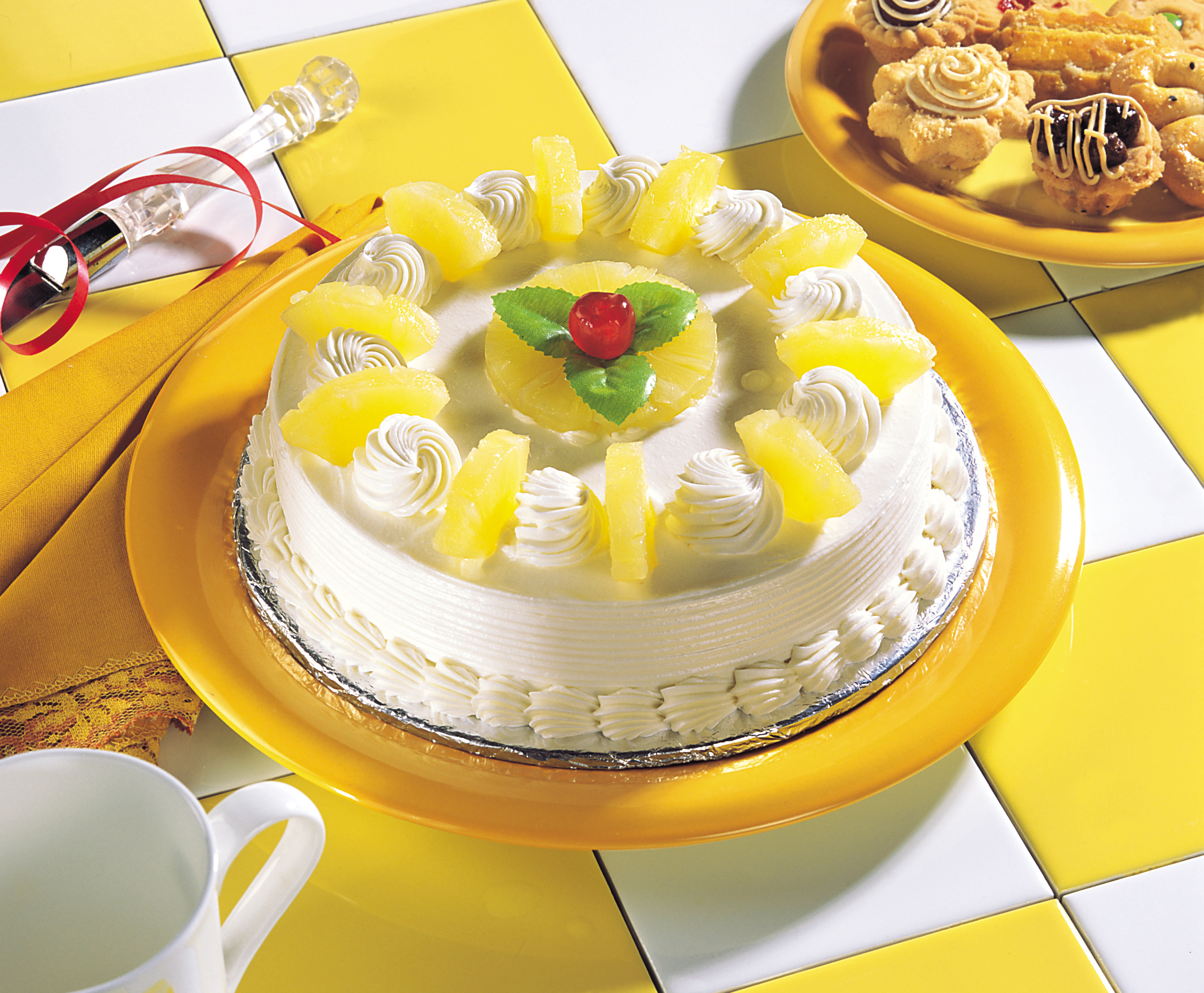 PINEAPPLE ROYALE